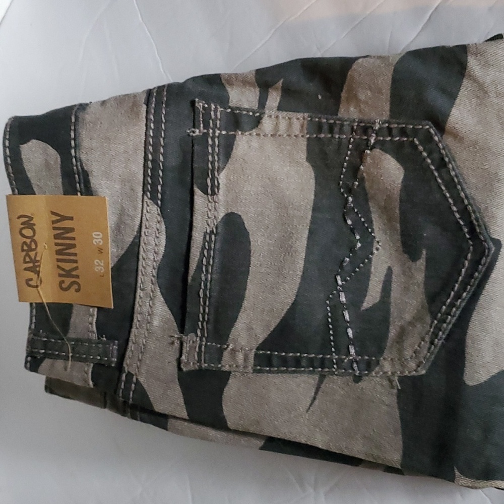 Carbon Mens/Unisex Camaflouge Stretch Skinny Jeans. Sz 30 W x 32 L. New With Tag